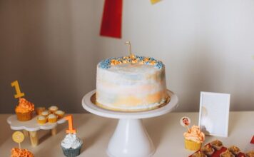 Ce sunt aditivii alimentari și de ce apar atât de des în discuțiile despre deserturi Tort aniversar